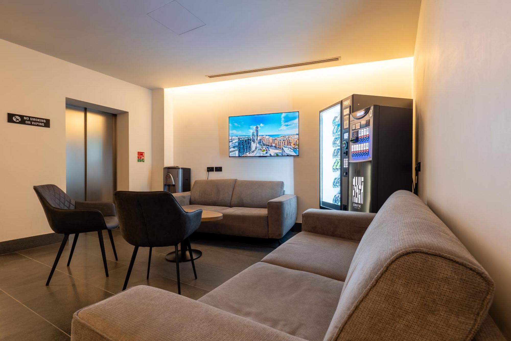 Onyx Hotel Saint Julian's Bagian luar foto